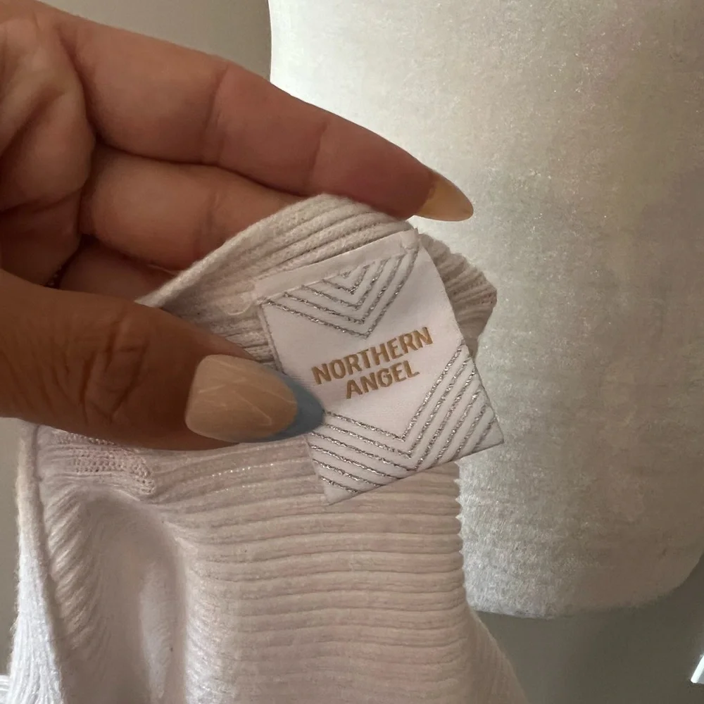 Northern Angel Colorblock Knit Sweater - Picture 4 of 5